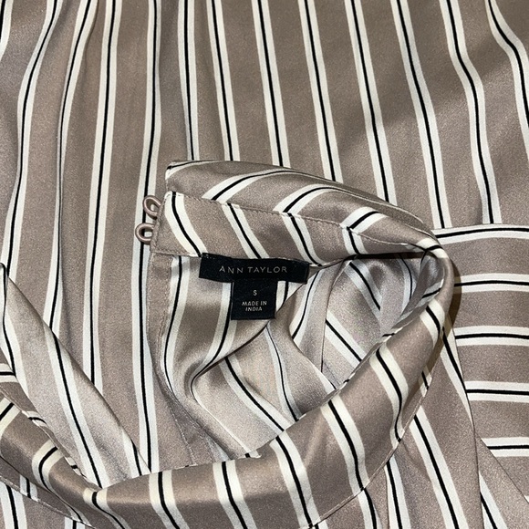 Striped Long Sleeve Ann Taylor Mockneck Top Size Small - Picture 3 of 3